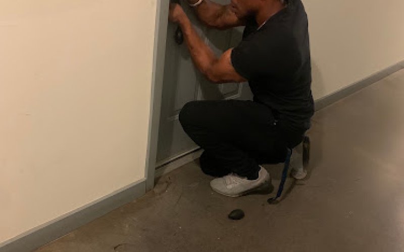 Dee Locksmith