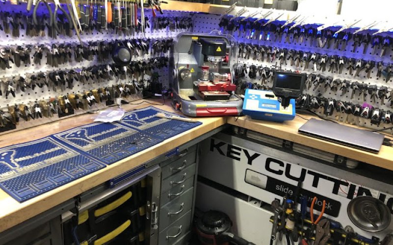 PickBuster Locksmith - Expert Car Key Services — Locksmith in Daly City