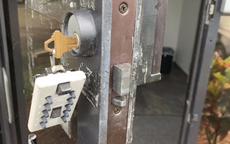 NEXT DOOR LOCKSMITH SERVICE