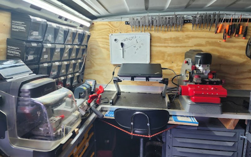 Dy-no-mite Locksmith Service LLC — Locksmith in Evansville