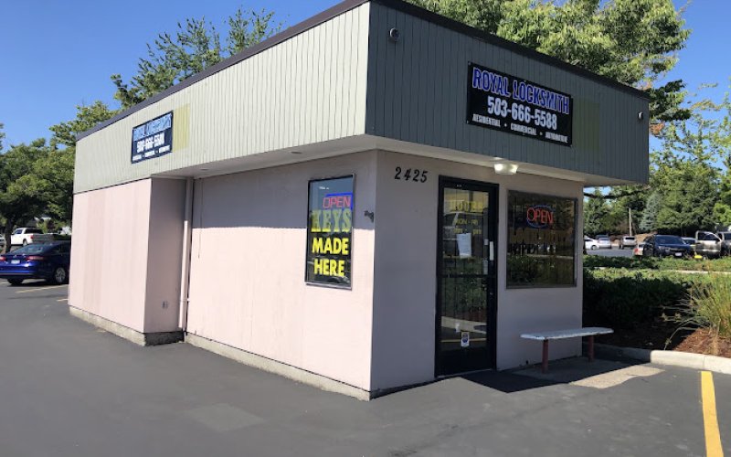 Royal Locksmith — Locksmith in Gresham
