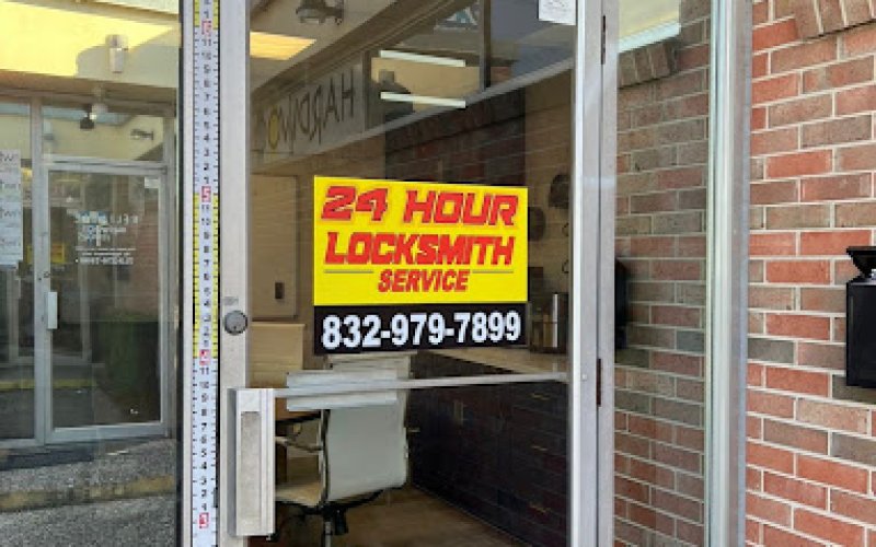 24 HOUR LOCKSMITH SERVICE LLC