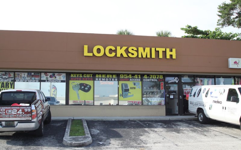 Smiley Locksmith — Locksmith in Oakland Park