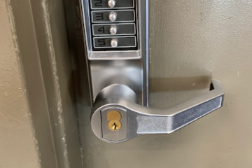 E.B LOCKSMITH SERVICES- CAR KEY MADE LLC